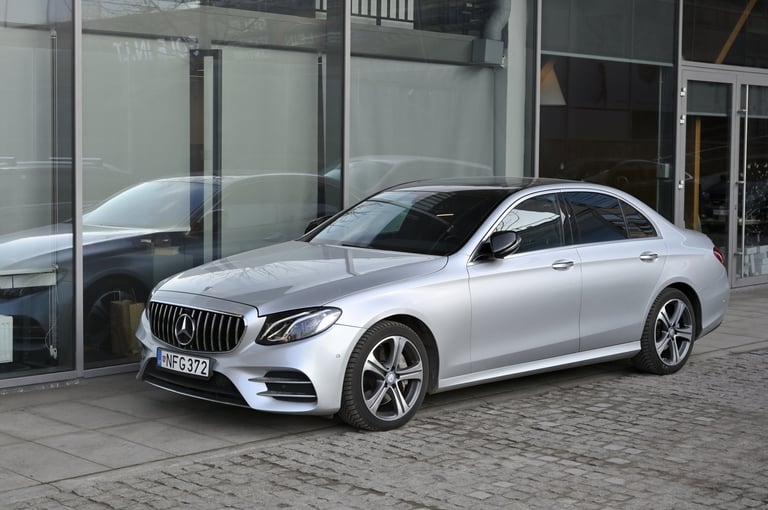 Mercedes business sedan elegante